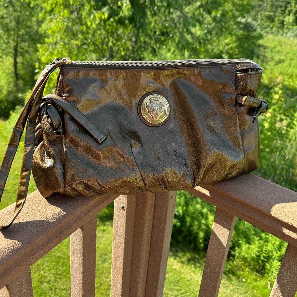 Gucci Womens Metallic Gold Hysteria Patent Leather Large Clutch Bag